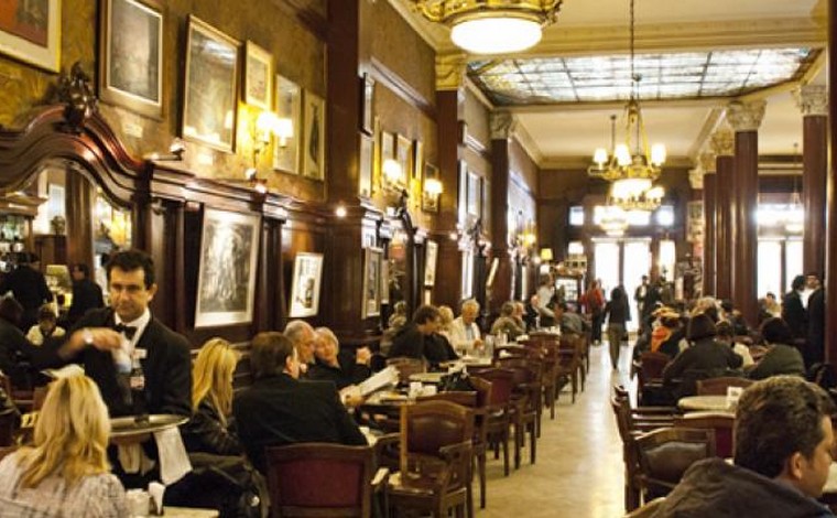 TORTONI_UNOa,Café Tortoni, Buenos Aires